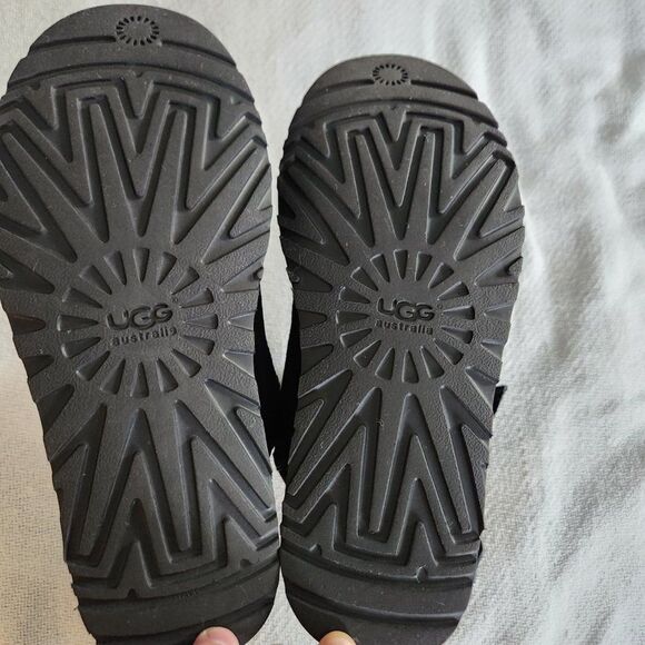 UGG JOSETTE SHORT BOOT SUEDE & SHEEPSKIN -  US 7 BLACK - Picture 7 of 7